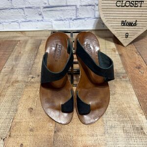 Cydwoq Women's Thong black leather